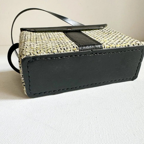 Small Tweed Detail Small Cameral Bag w Cossbody Strap - Picture 2 of 8